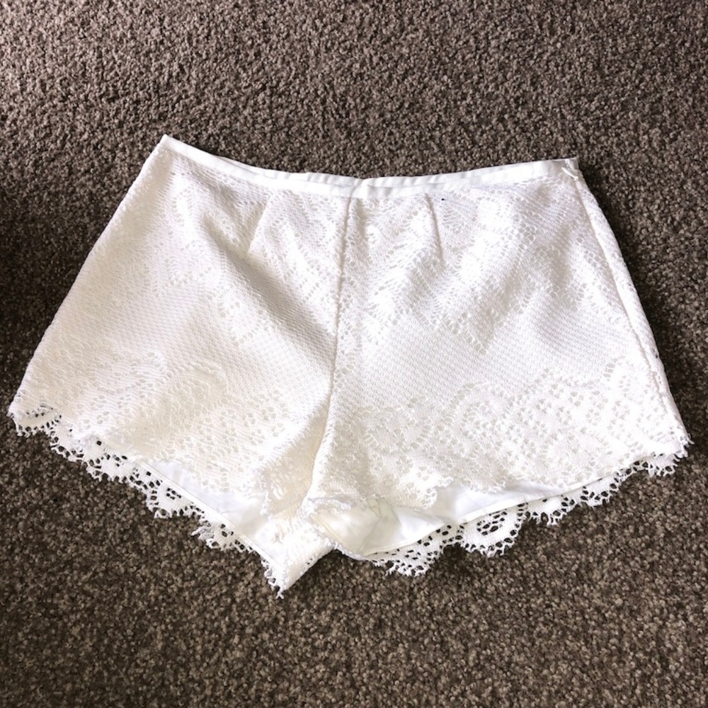 white lace shorts